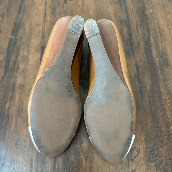 TORY BURCH Tiffy Two Tone Leather Wedge Pumps Cap Toe in Tan White - Picture 11 of 14